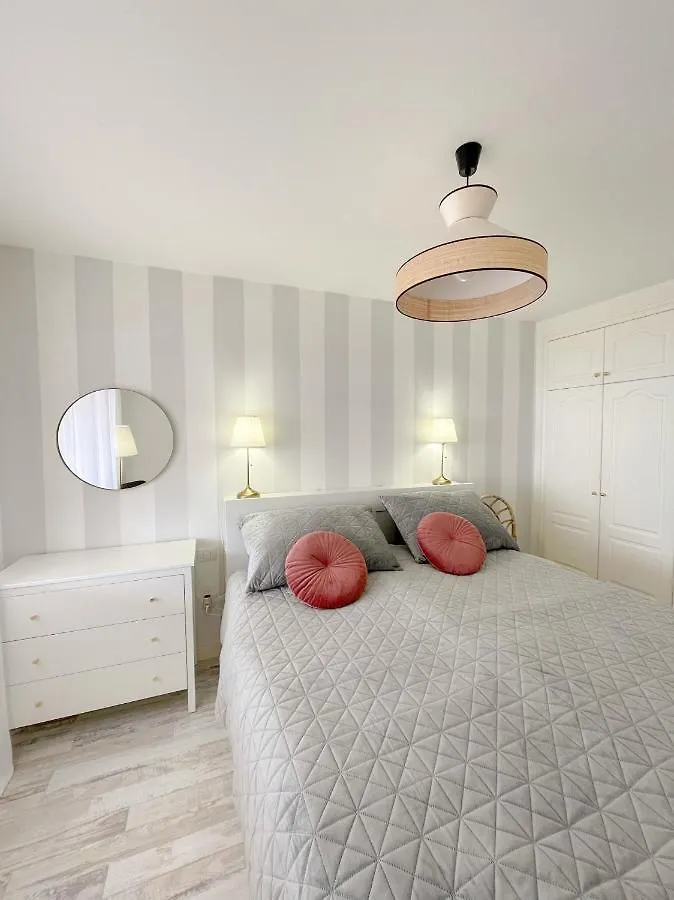 Sunset View 2 Bedroom Apartment أذيخي 0*,  إسبانيا